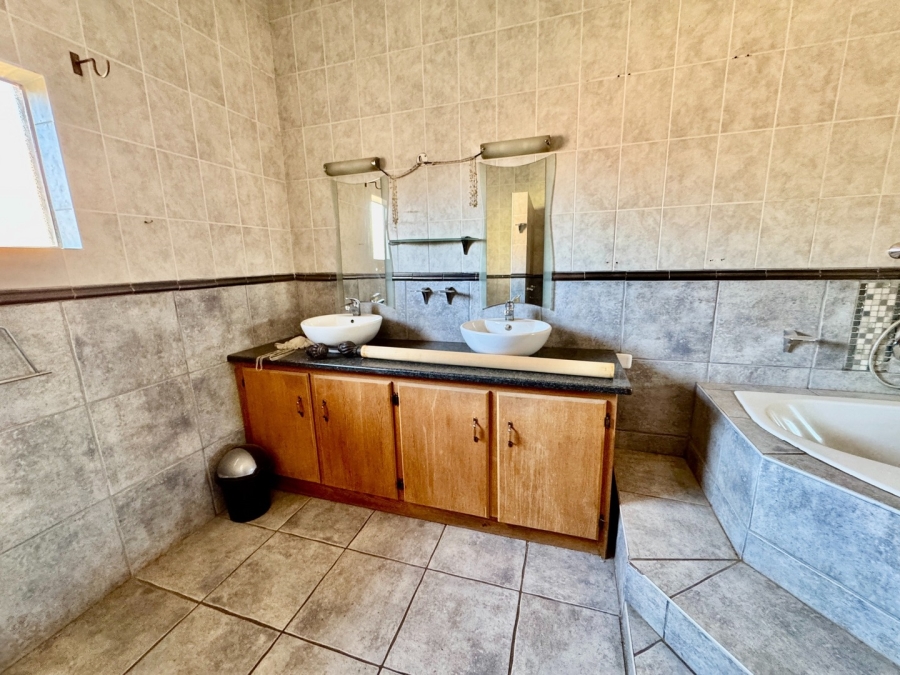 23 Bedroom Property for Sale in Kannoniers Park North West